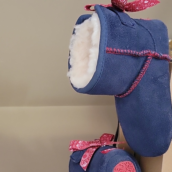 UGG Infant Navy & Red Jesse Bow Bandana  Booties - Picture 16 of 16
